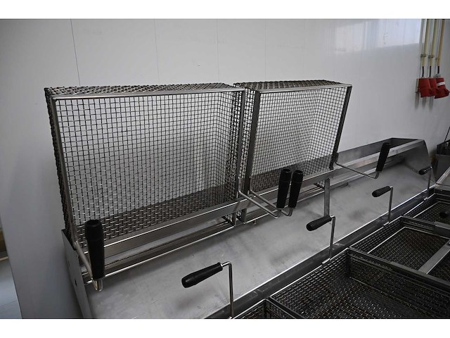 2019 everbake capway creare automatic 4-delige rvs oliebollen friteuse met pneumatisch opduwsysteem - afbeelding 5 van  9