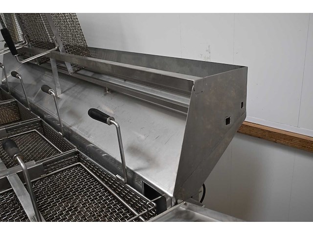 2019 everbake capway creare automatic 4-delige rvs oliebollen friteuse met pneumatisch opduwsysteem - afbeelding 7 van  9