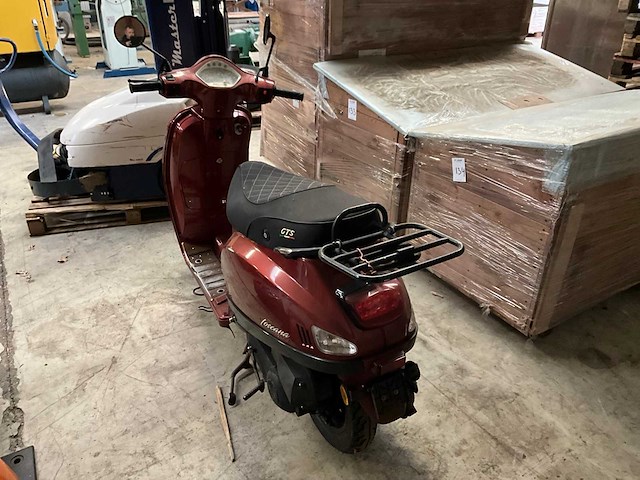 2019 gts bromscooter brommer - afbeelding 7 van  11