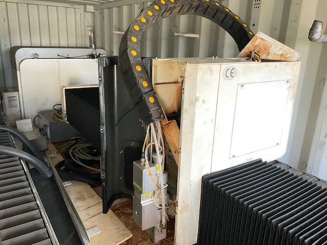 2019 gweike 3015 fiber lasersnijmachine met buislaser in 20ft zeecontainer - afbeelding 2 van  37