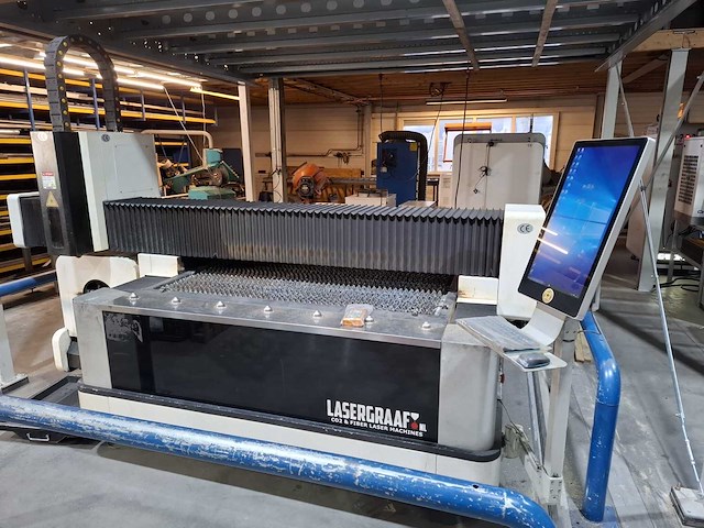 2019 gweike 3015 fiber lasersnijmachine met buislaser in 20ft zeecontainer - afbeelding 1 van  37