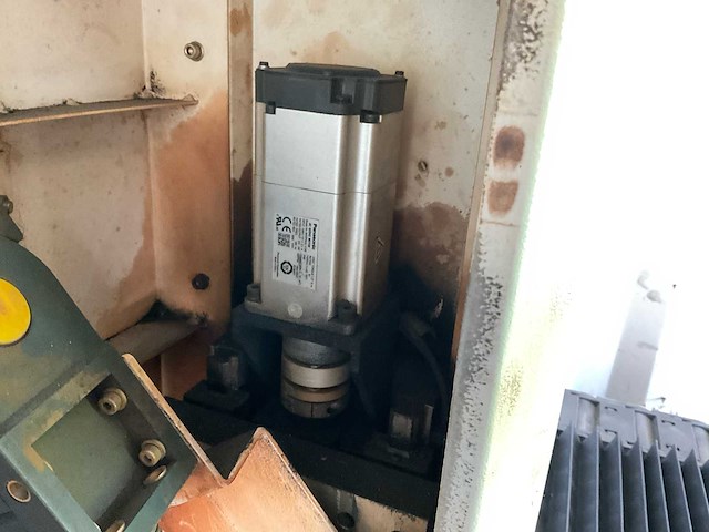 2019 gweike 3015 fiber lasersnijmachine met buislaser in 20ft zeecontainer - afbeelding 14 van  37