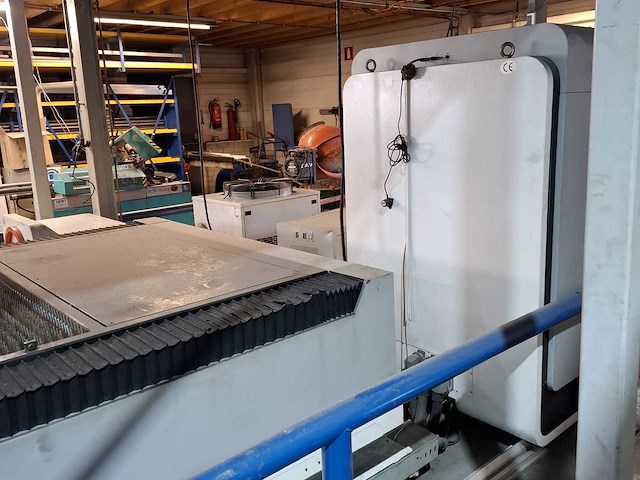 2019 gweike 3015 fiber lasersnijmachine met buislaser in 20ft zeecontainer - afbeelding 25 van  37