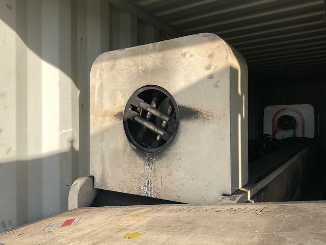 2019 gweike 3015 fiber lasersnijmachine met buislaser in 20ft zeecontainer - afbeelding 32 van  37