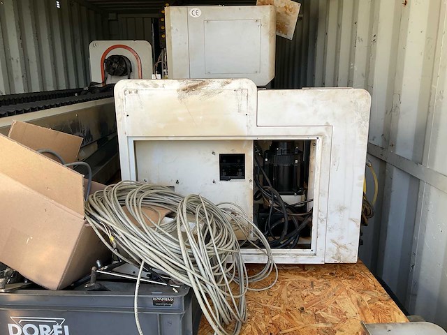 2019 gweike 3015 fiber lasersnijmachine met buislaser in 20ft zeecontainer - afbeelding 35 van  37