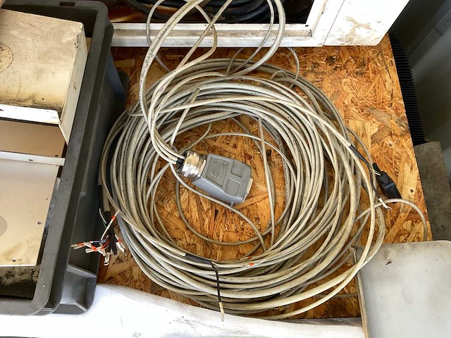 2019 gweike 3015 fiber lasersnijmachine met buislaser in 20ft zeecontainer - afbeelding 36 van  37