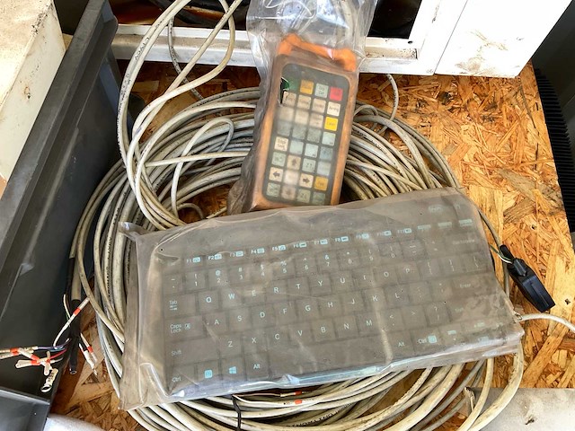 2019 gweike 3015 fiber lasersnijmachine met buislaser in 20ft zeecontainer - afbeelding 37 van  37