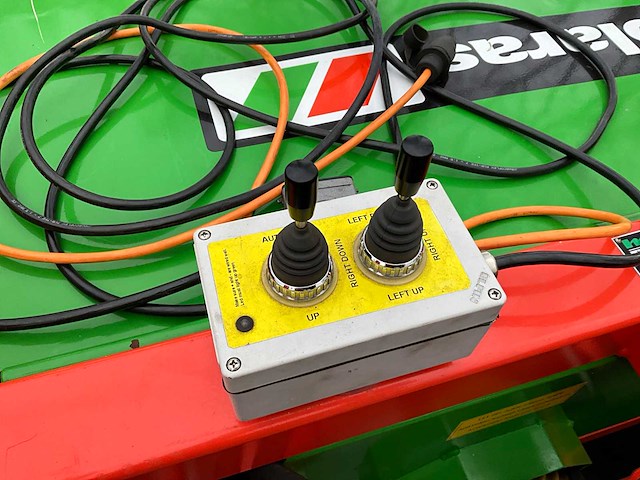 2019 holaras ur-135-db en um-150-f uienrooier & loofmaaier - afbeelding 13 van  24