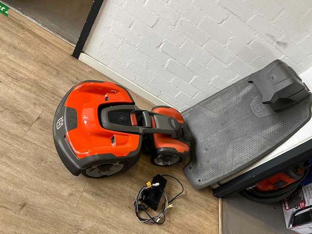 2019 husqvarna automower 535 awd gebruikte robotmaaier 535 awd - afbeelding 9 van  10