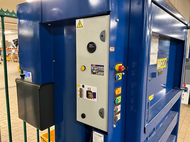 2019 macfab lh330 verticale afvalpers - afbeelding 9 van  12