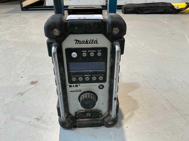 2019 makita dmr110 bouwradio - afbeelding 2 van  3