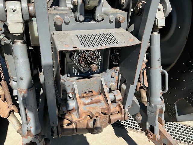 2019 massey ferguson 7718 s dyna vt vierwielaangedreven landbouwtractor - afbeelding 1 van  27