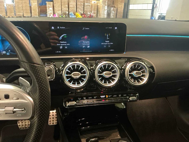 2019 mercedes-benz a-klasse amg line luxe personenauto - afbeelding 7 van  21