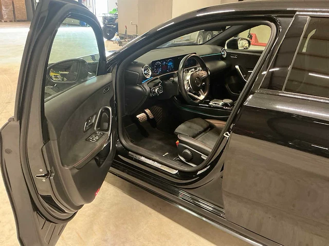 2019 mercedes-benz a-klasse amg line luxe personenauto - afbeelding 2 van  21