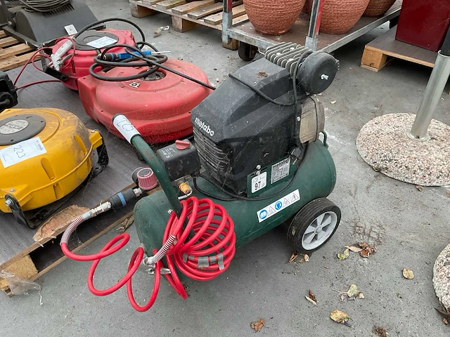 2019 metabo basic 250-24 w luchtcompressor - afbeelding 2 van  3