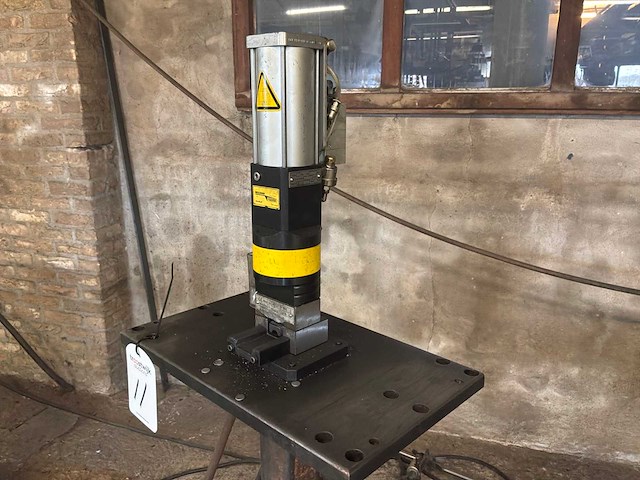 2019 meuleman 8 c st pneumatische pers - afbeelding 1 van  6
