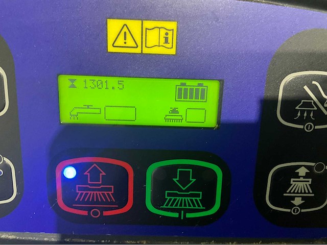2019 nilfisk sc6500 1100d zelfrijdende opzit schrob-zuigmachine - afbeelding 17 van  18