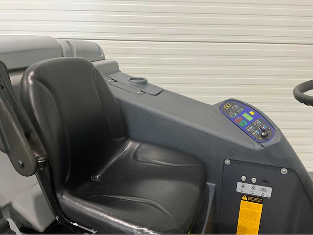 2019 nilfisk sc6500 1100d zelfrijdende opzit schrob-zuigmachine - afbeelding 3 van  18