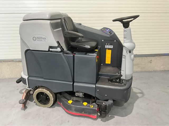 2019 nilfisk sc6500 1100d zelfrijdende opzit schrob-zuigmachine - afbeelding 3 van  5