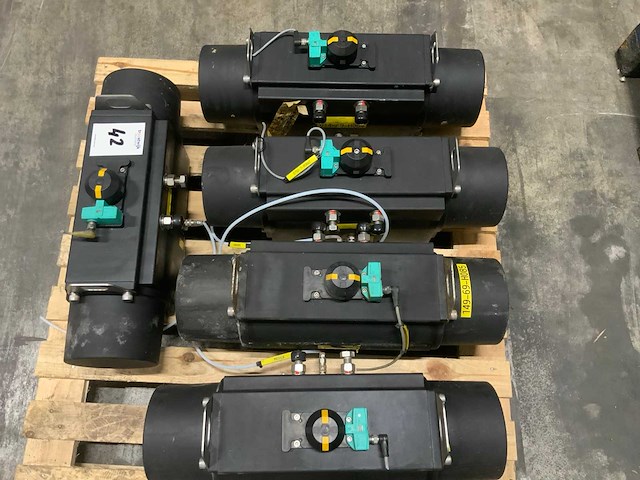 2019 pneumatische actuator (5x) - afbeelding 2 van  3