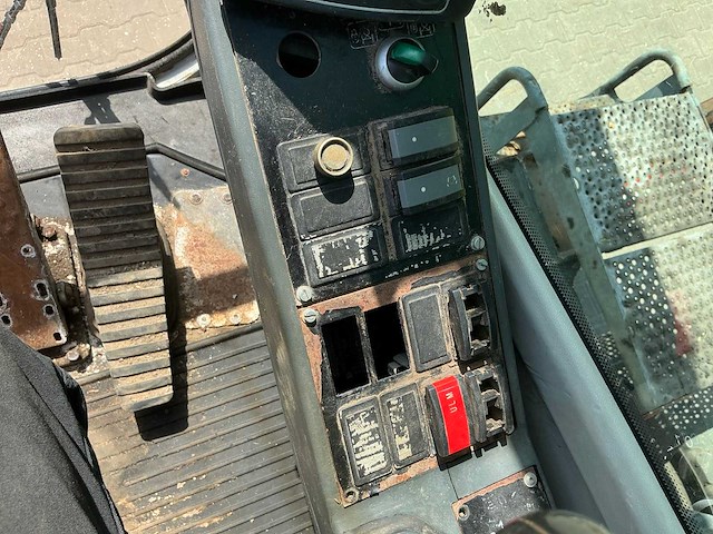 2019 sennebogen 818 banden graafmachine - afbeelding 11 van  21