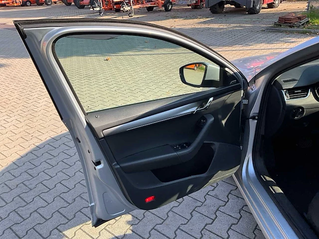 2019 skoda octavia combi 1.6 personenauto - afbeelding 27 van  41