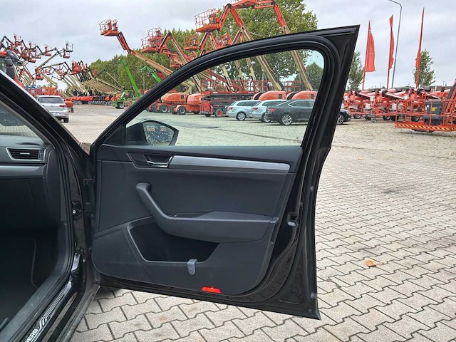 2019 skoda superb combi 2.0 business edition personenauto - afbeelding 28 van  48