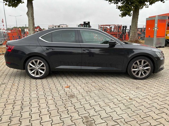 2019 skoda superb hb 2.0 tdi premium edition personenauto - afbeelding 34 van  49