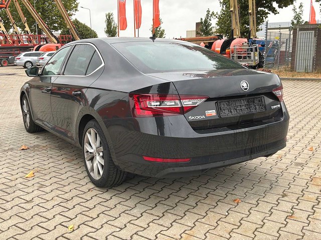 2019 skoda superb hb 2.0 tdi premium edition personenauto - afbeelding 42 van  44
