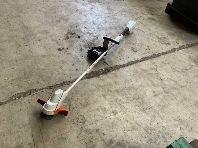 2019 stihl fsa 56 bosmaaier, accu - afbeelding 1 van  4