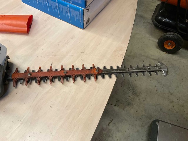 2019 stihl hs 82 r heggenschaar - afbeelding 5 van  5