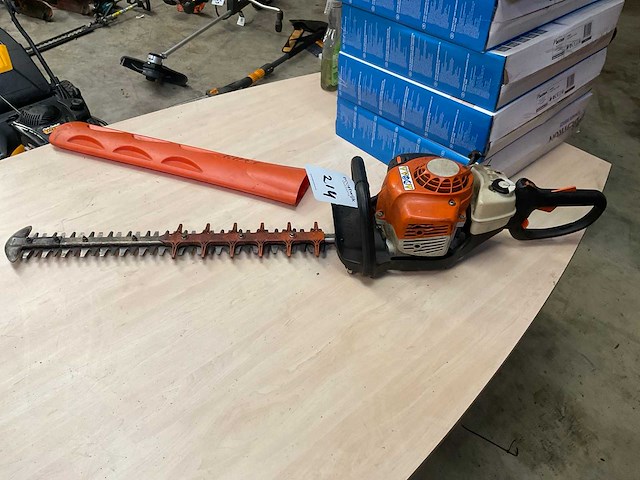 2019 stihl hs82r/rc heggenschaar - afbeelding 1 van  4