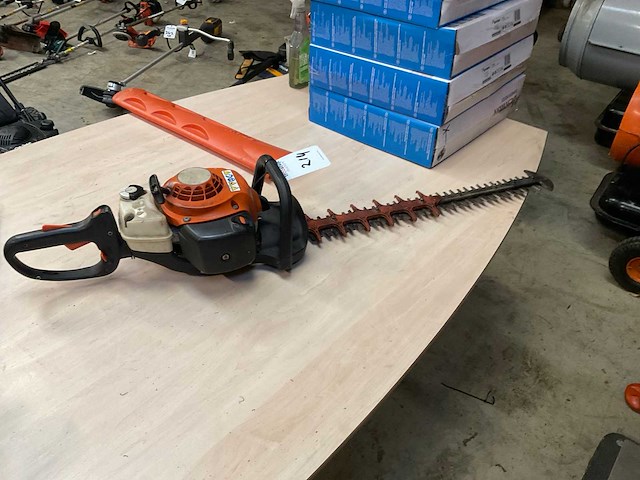 2019 stihl hs82r/rc heggenschaar - afbeelding 3 van  4