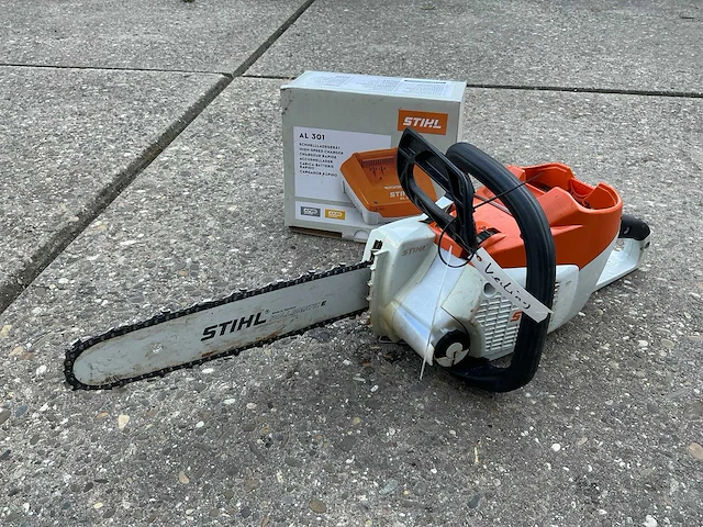 2019 stihl msa 220c kettingzaag en lader - afbeelding 1 van  9