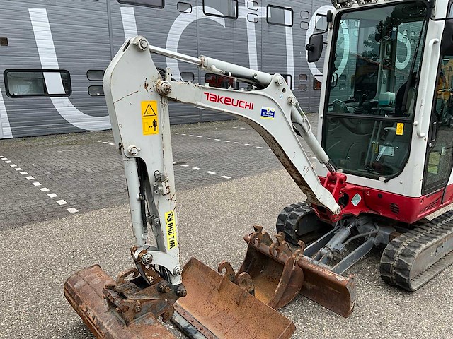 2019 takeuchi tb216 minigraafmachine - afbeelding 11 van  36