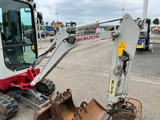2019 takeuchi tb216 minigraafmachine - afbeelding 14 van  36