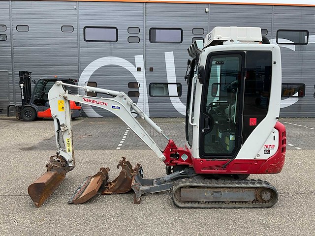2019 takeuchi tb216 minigraafmachine - afbeelding 12 van  36