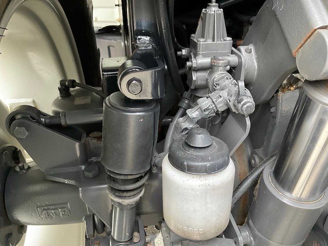 2019 valtra a104 hitech4 vierwielaangedreven landbouwtractor - afbeelding 4 van  17