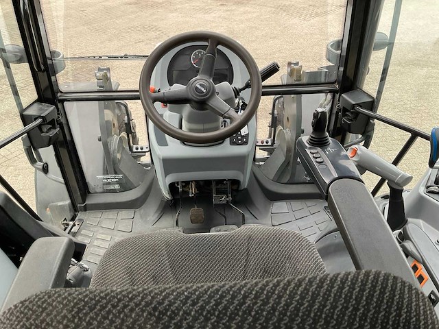 2019 valtra a104 hitech4 vierwielaangedreven landbouwtractor - afbeelding 6 van  17