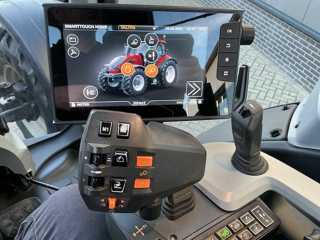 2019 valtra t214 direct smarttouch vierwielaangedreven landbouwtractor - afbeelding 19 van  32