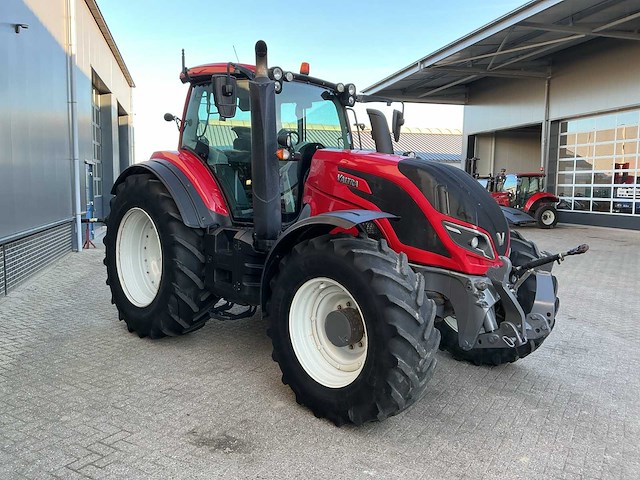 2019 valtra t214 direct smarttouch vierwielaangedreven landbouwtractor - afbeelding 27 van  32