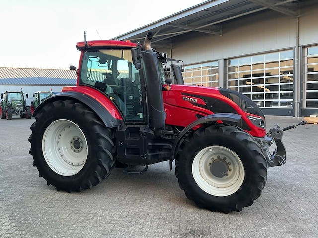 2019 valtra t214 direct smarttouch vierwielaangedreven landbouwtractor - afbeelding 28 van  32