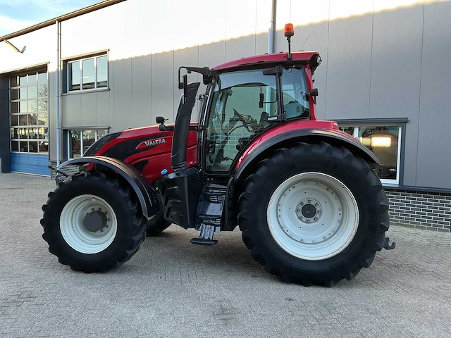 2019 valtra t214 direct smarttouch vierwielaangedreven landbouwtractor - afbeelding 31 van  32
