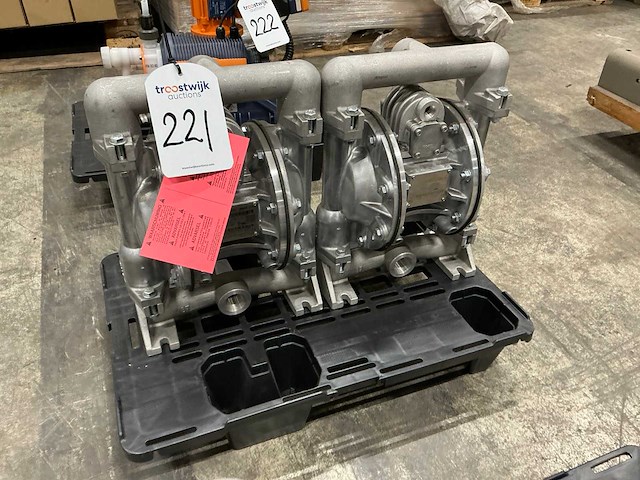 2019 versamatic pneumatische dubbele membraampomp (2x) - afbeelding 1 van  6