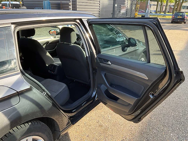 2019 volkswagen passat variant 1.5 tsi highline personenauto j-468-vg - afbeelding 27 van  37