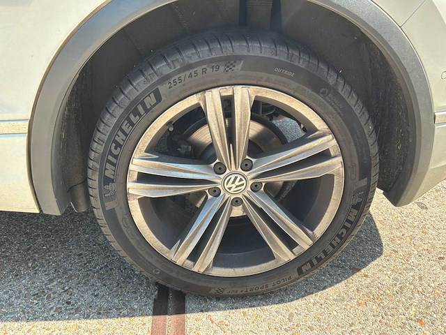 2019 volkswagen tiguan 2.0 tdi 4 motion highline business r personenauto - afbeelding 36 van  36