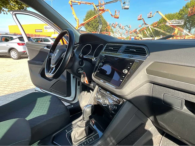 2019 volkswagen tiguan tiguan r-line iq-drive 1.5 personenauto - afbeelding 17 van  33