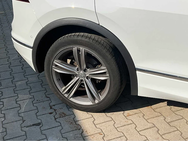 2019 volkswagen tiguan tiguan r-line iq-drive 1.5 personenauto - afbeelding 32 van  33