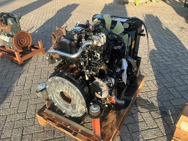 2019 yanmar 4tnv98c-vdb8 dieselmotor - afbeelding 1 van  8