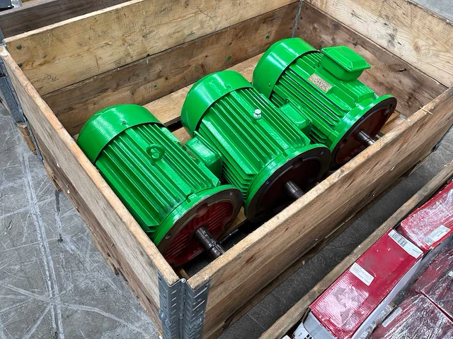 2019 ye-132m-4 elektromotor (3x) - afbeelding 1 van  4